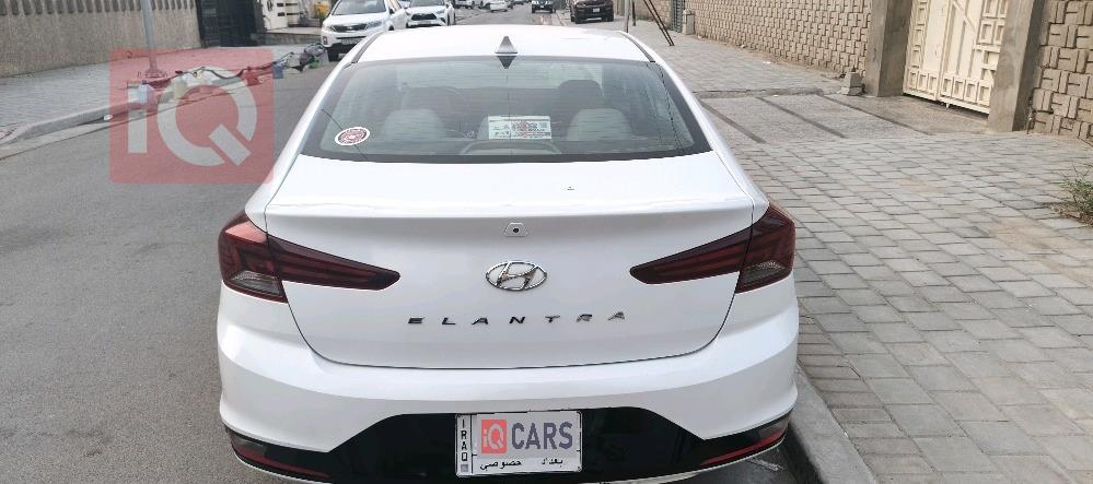 هیوندای ئەلەنترا